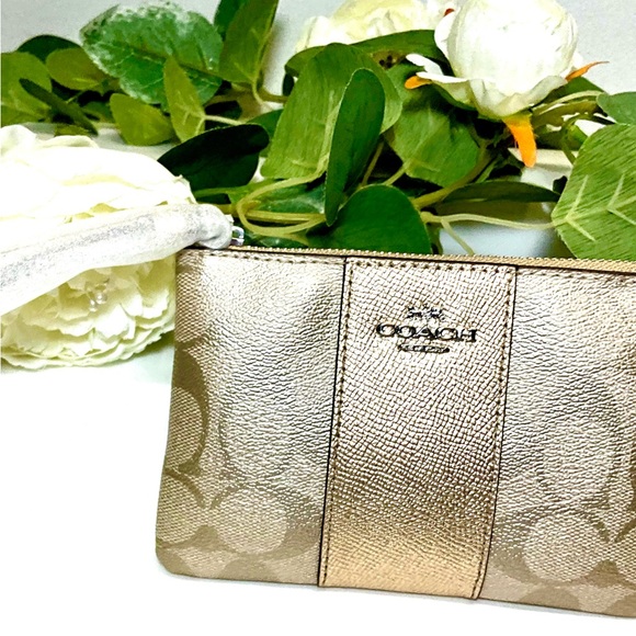 NEW COACH Boxed Corner Zip Wristlet in Signature Canvas with Stripe F38655 - Picture 3 of 5